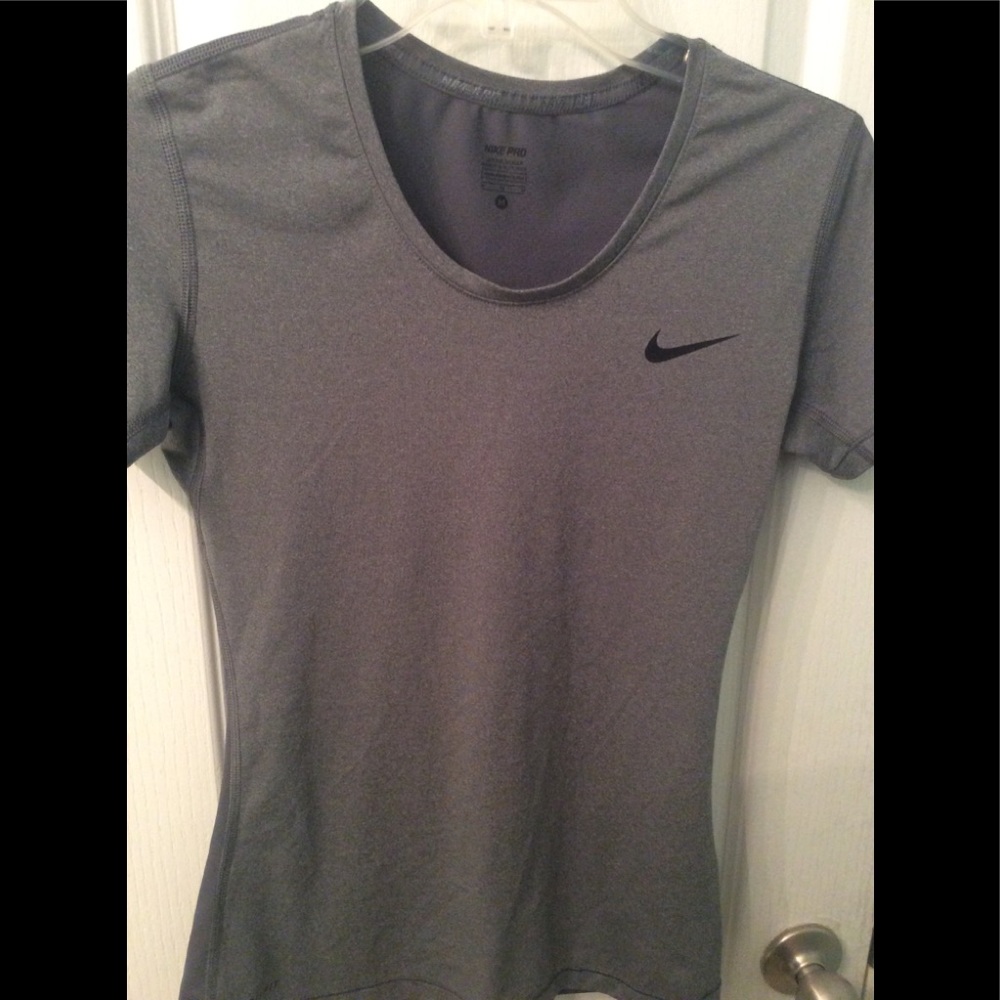 Nike Pro fitted gray T-shirt